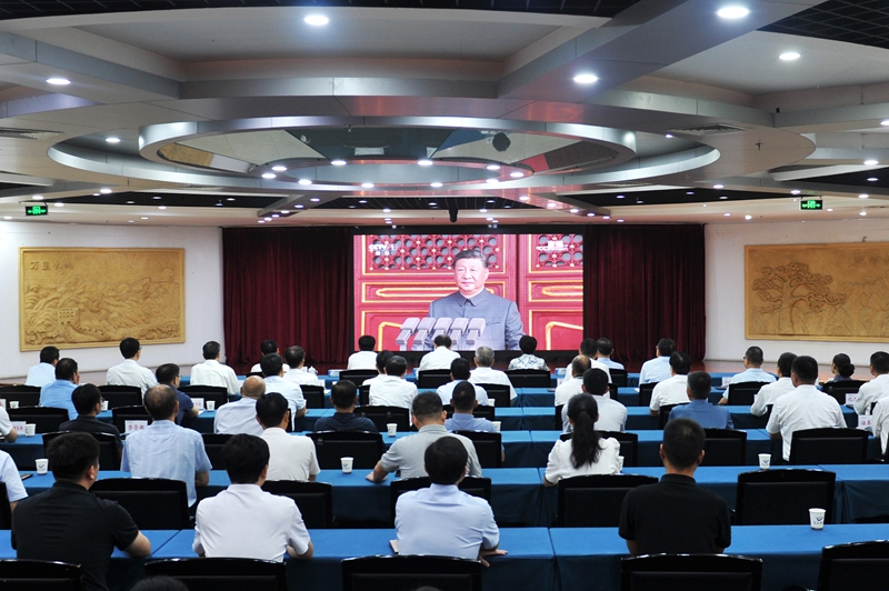 皖北煤电集团及各单位集中观看纪念中国人民抗日战争暨世界反法西斯战争胜利80周年大会实况直播